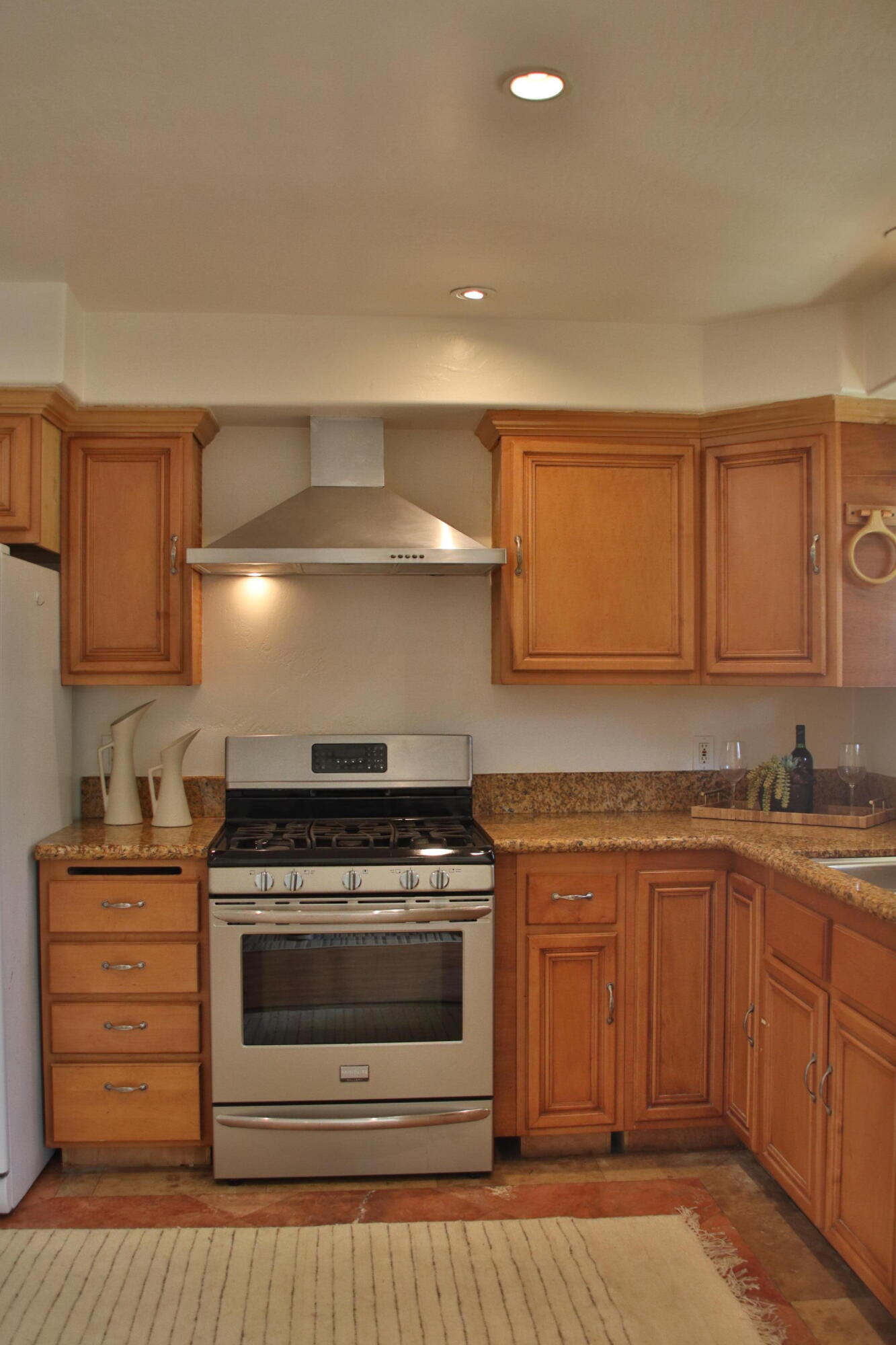 7560 Cathedral Oaks Road, Unit 3 Santa Barbara, CA 93117 - Photo 9 of 40 Kitchen
