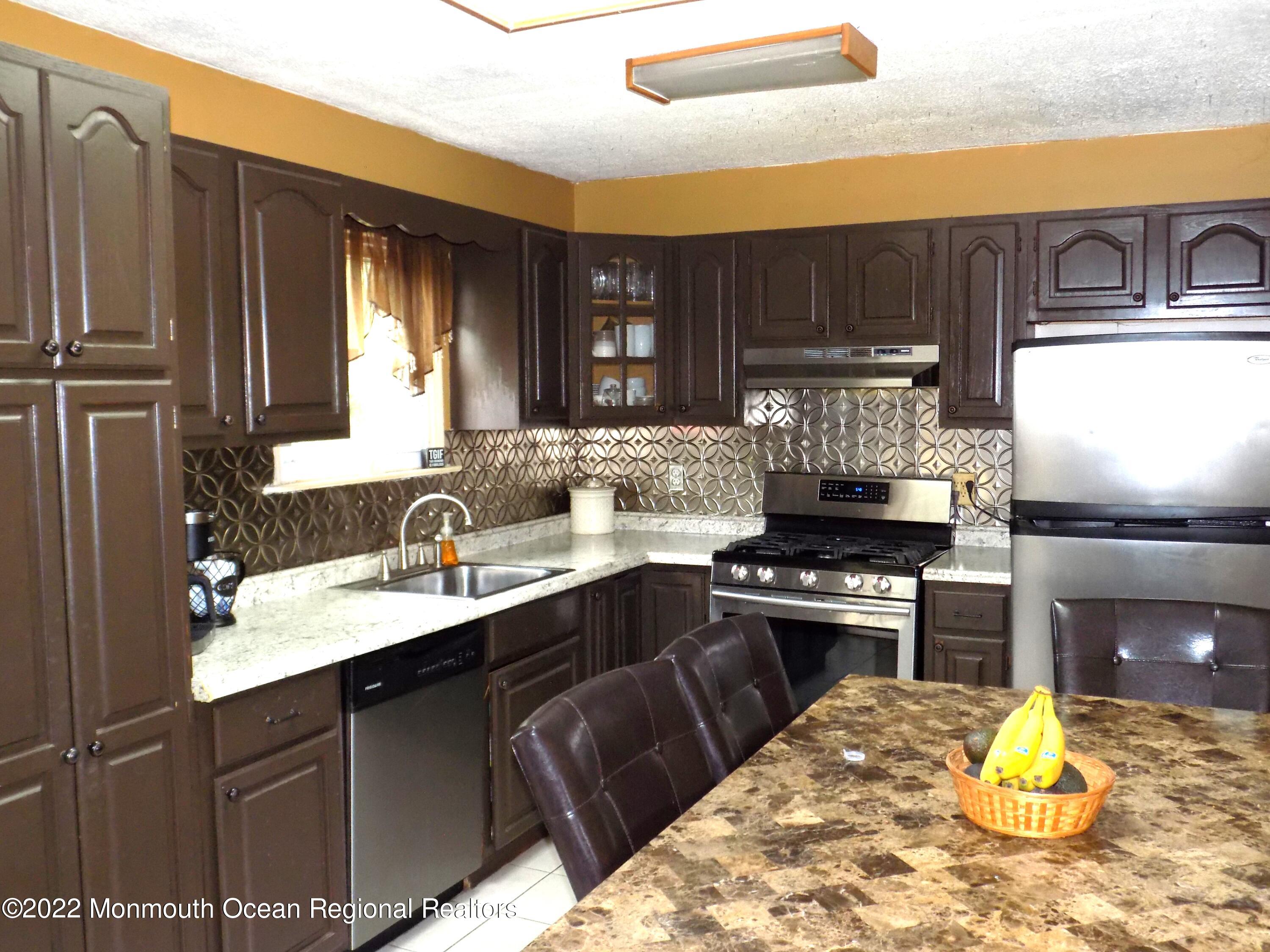 172 Newbury Road Howell, NJ 07731 - Photo 5 of 23 kitchen