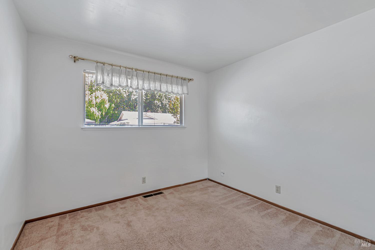 2429 Woodstock Court Santa Rosa, CA 95409 - Photo 21 of 38