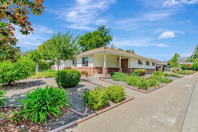 $870,000 | 2429 Woodstock Court, Santa Rosa, CA 95409