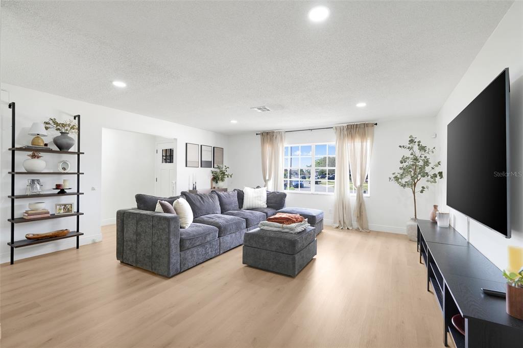 589 Del Rio Street Orlando, FL 32839 - Photo 12 of 30 Gallery Image 12