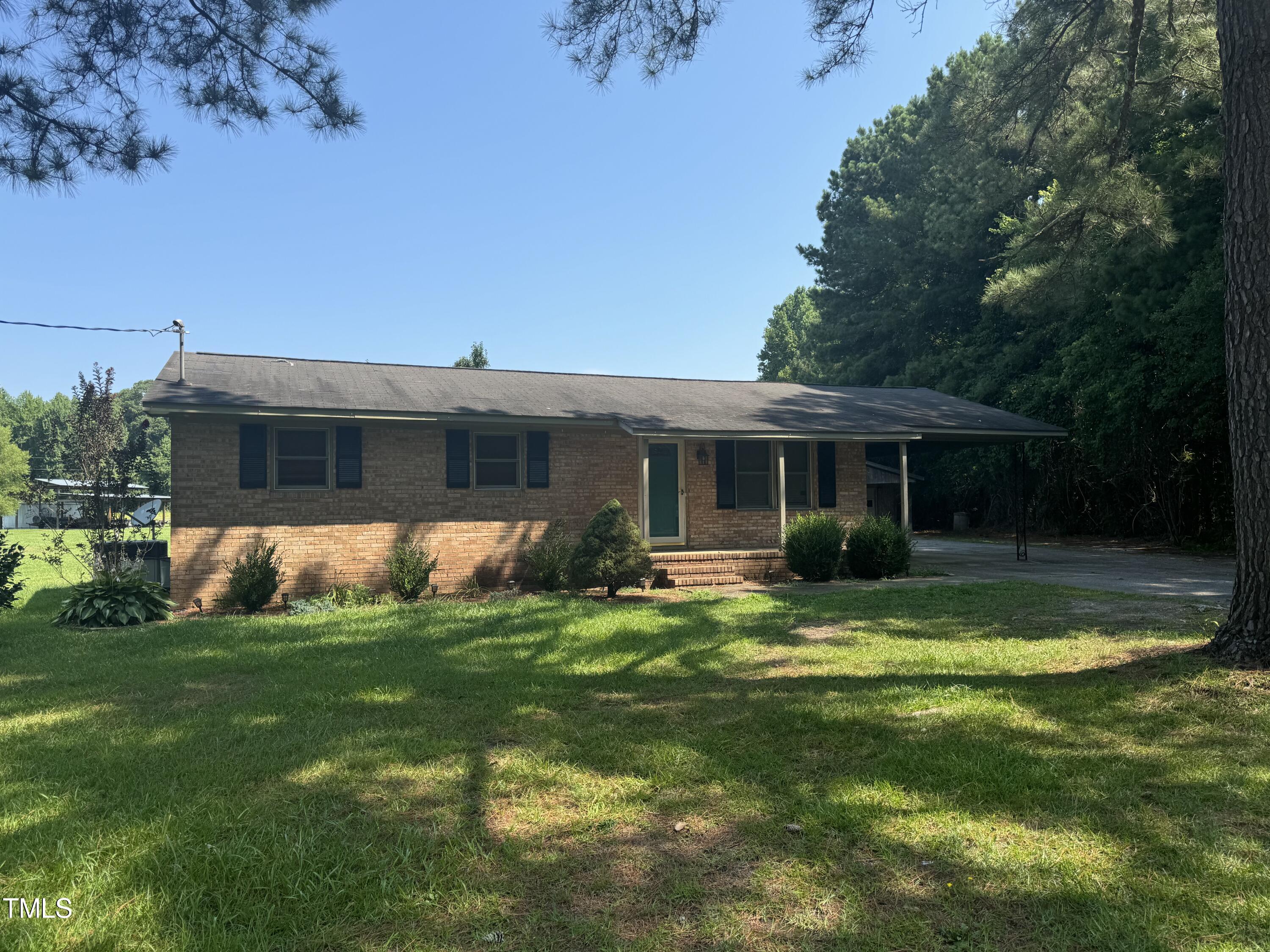 222 Old Rte 22 Kenly, NC 27542 - Photo 2 of 13 IMG_3813