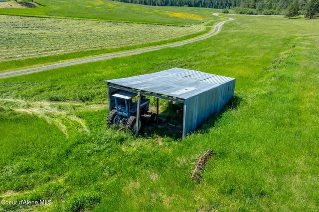 $684,900 | 10207 Sanders Road, Tensed, ID 83870