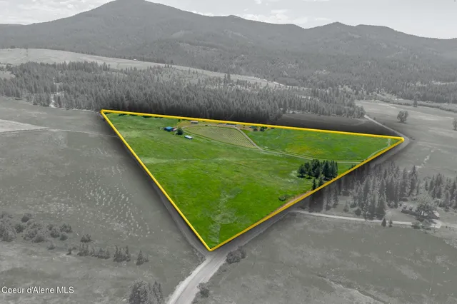 $684,900 | 10207 Sanders Road, Tensed, ID 83870