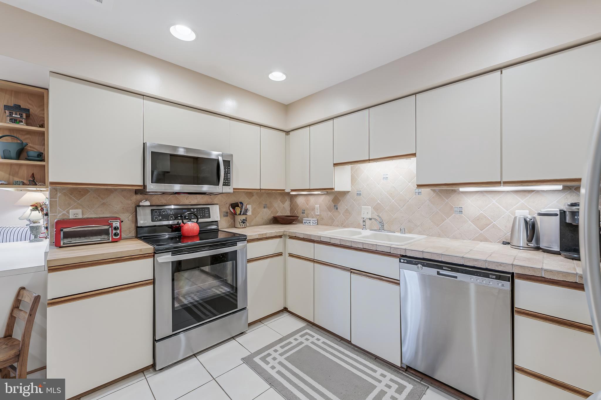 11500 Fairway Drive, Unit 507 Reston, VA 20190 - Photo 15 of 41 a kitchen with sink a microwave and cabinets