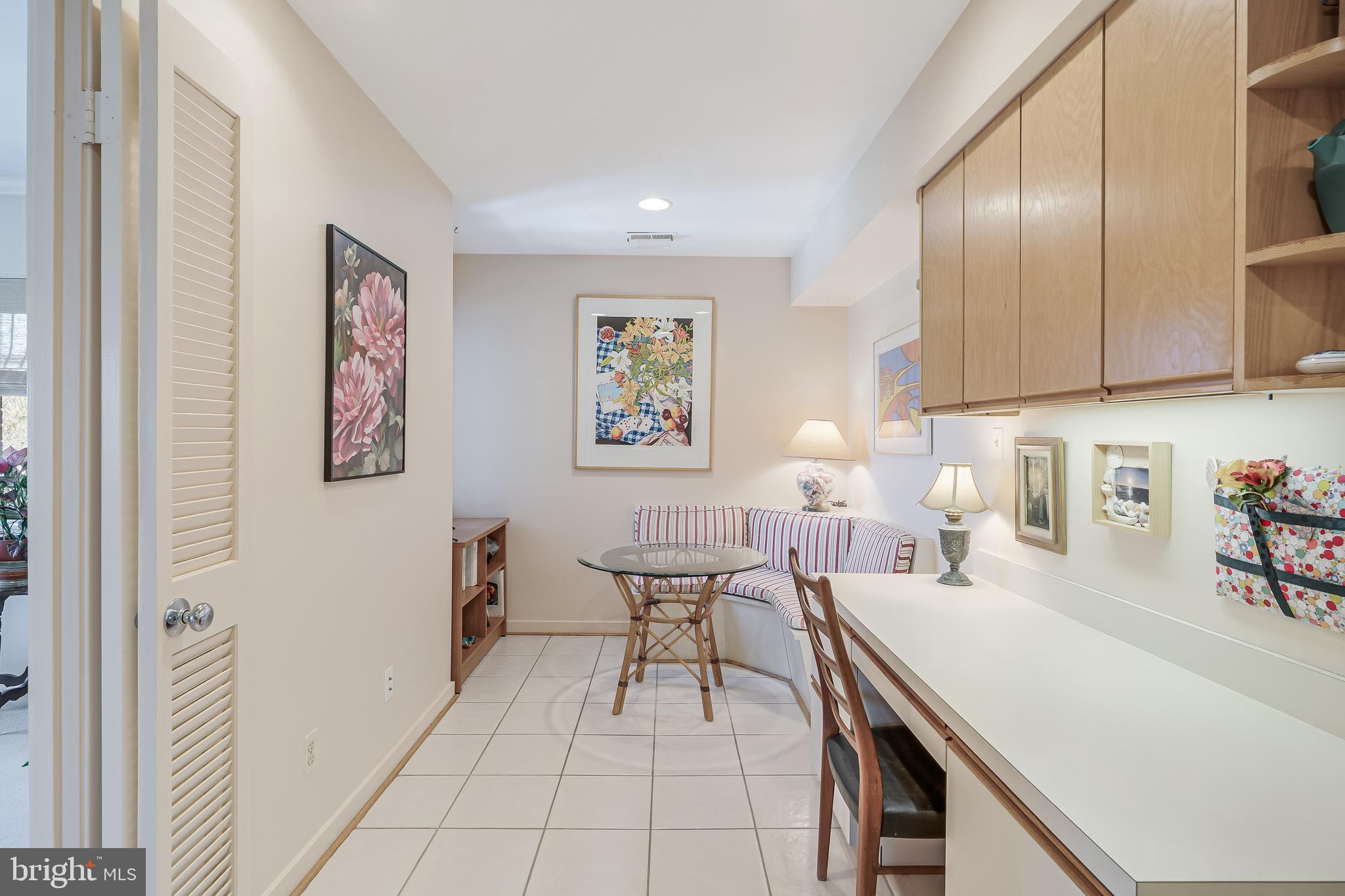 11500 Fairway Drive, Unit 507 Reston, VA 20190 - Photo 18 of 41 a living room with furniture