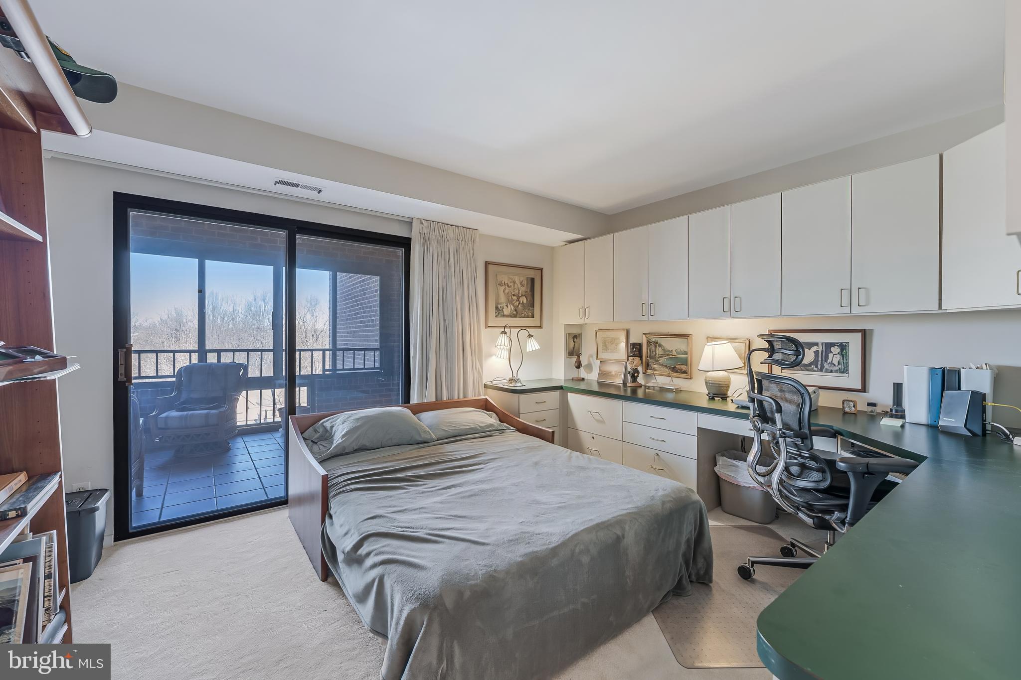 11500 Fairway Drive, Unit 507 Reston, VA 20190 - Photo 30 of 41 a bedroom with a bed a table and chairs