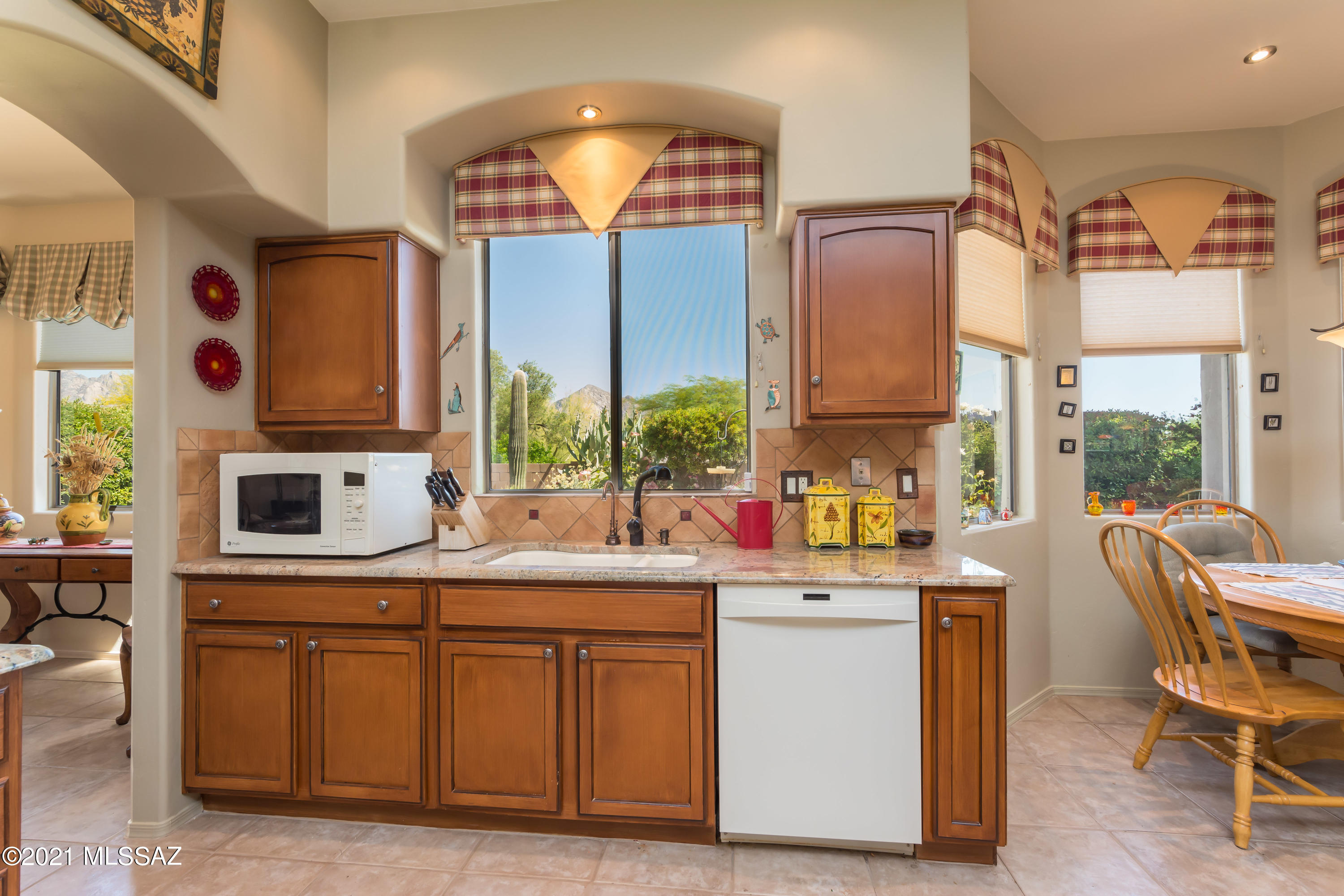 385 West Ridge Peak Road Oro Valley, AZ 85737 - Photo 7 of 26 Gallery Image 7