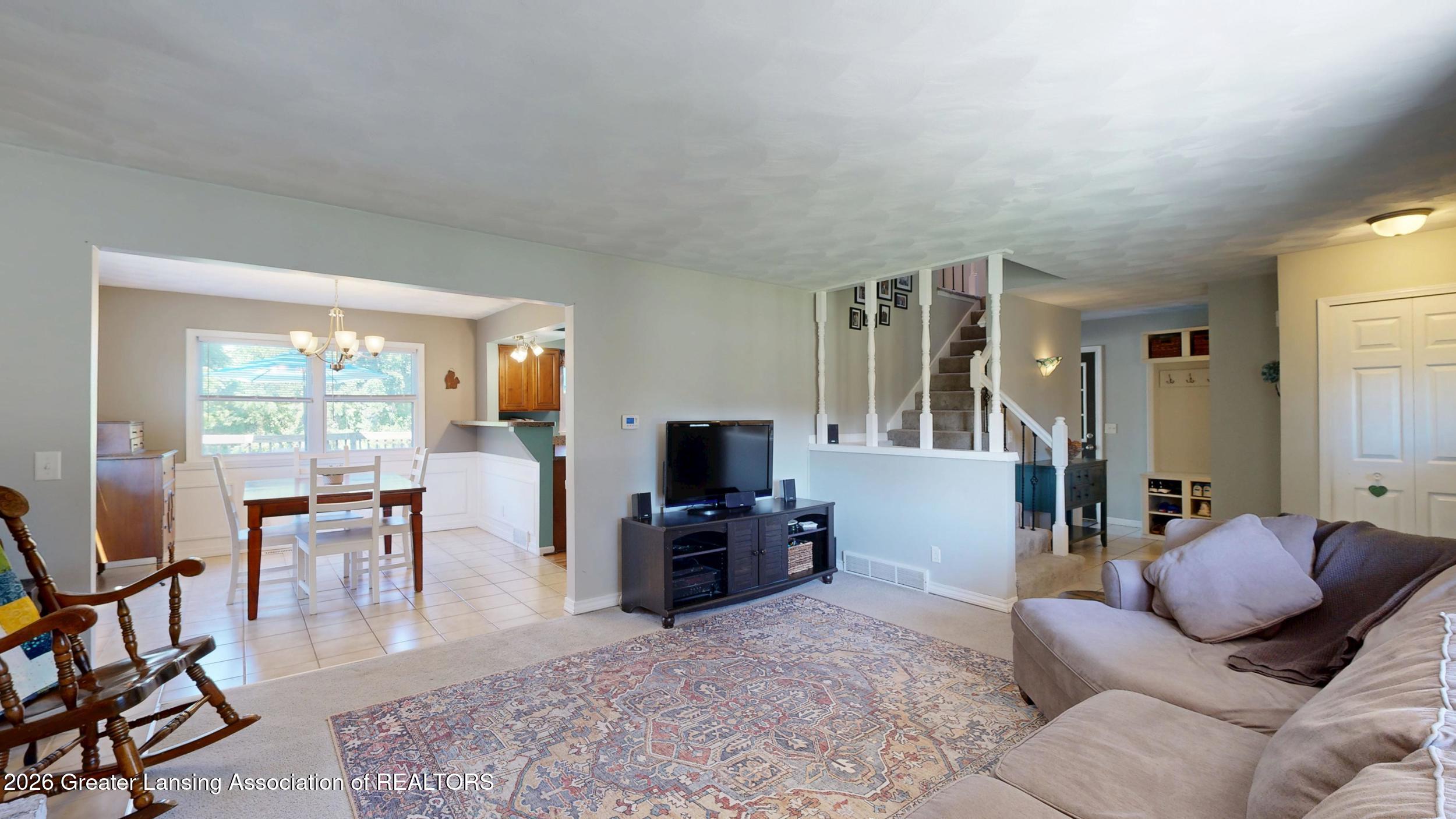 916 South Canal Road Lansing, MI 48917 - Photo 7 of 62 Living/Dining