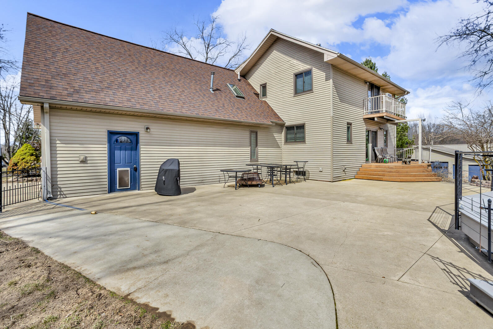 6501 Ackerson Lake Road Jackson, MI 49201 - Photo 67 of 100 Rear of Garage/Home