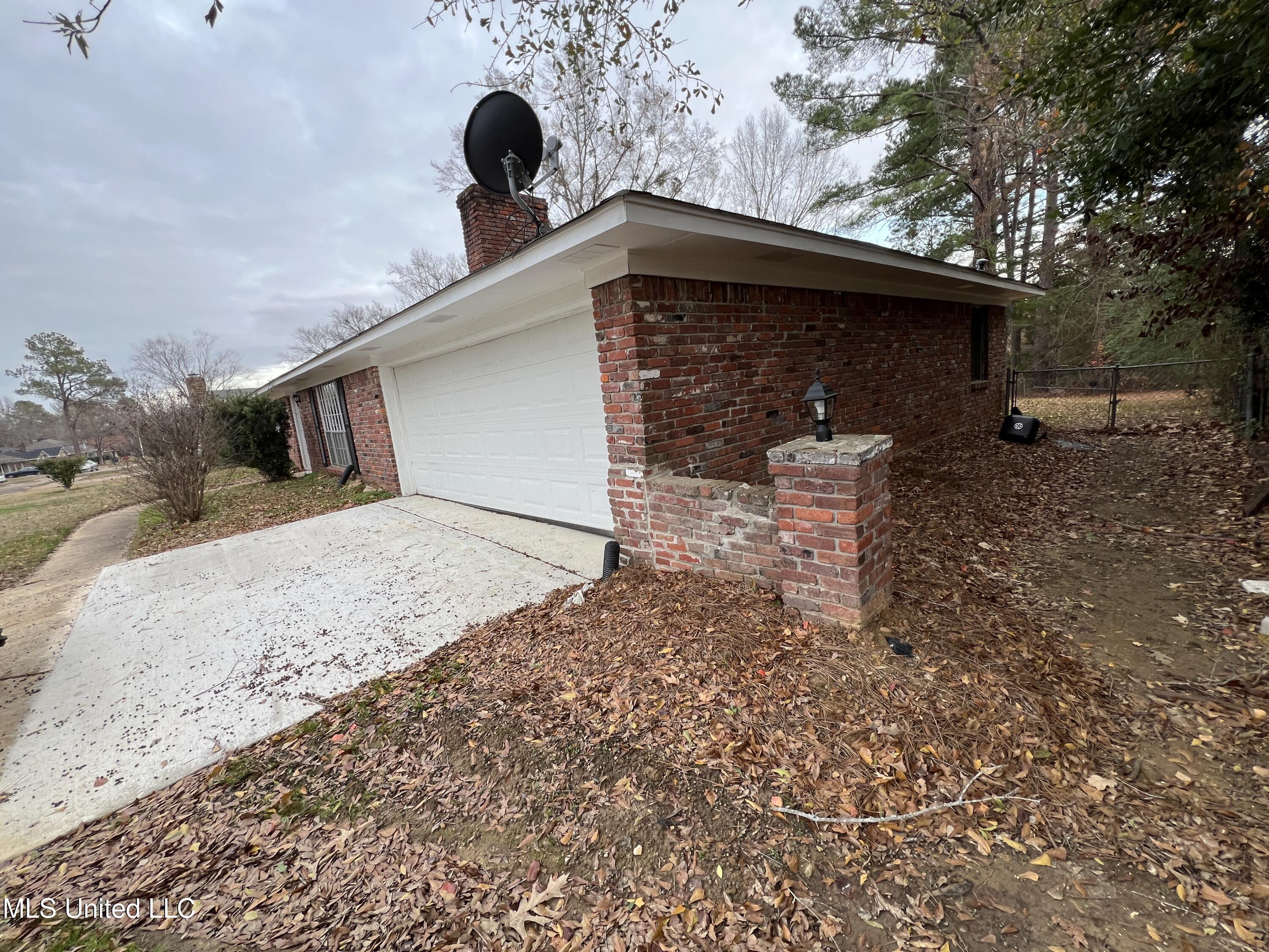 1504 Hawthorne Place Clinton, MS 39056 - Photo 2 of 24 IMG_1792