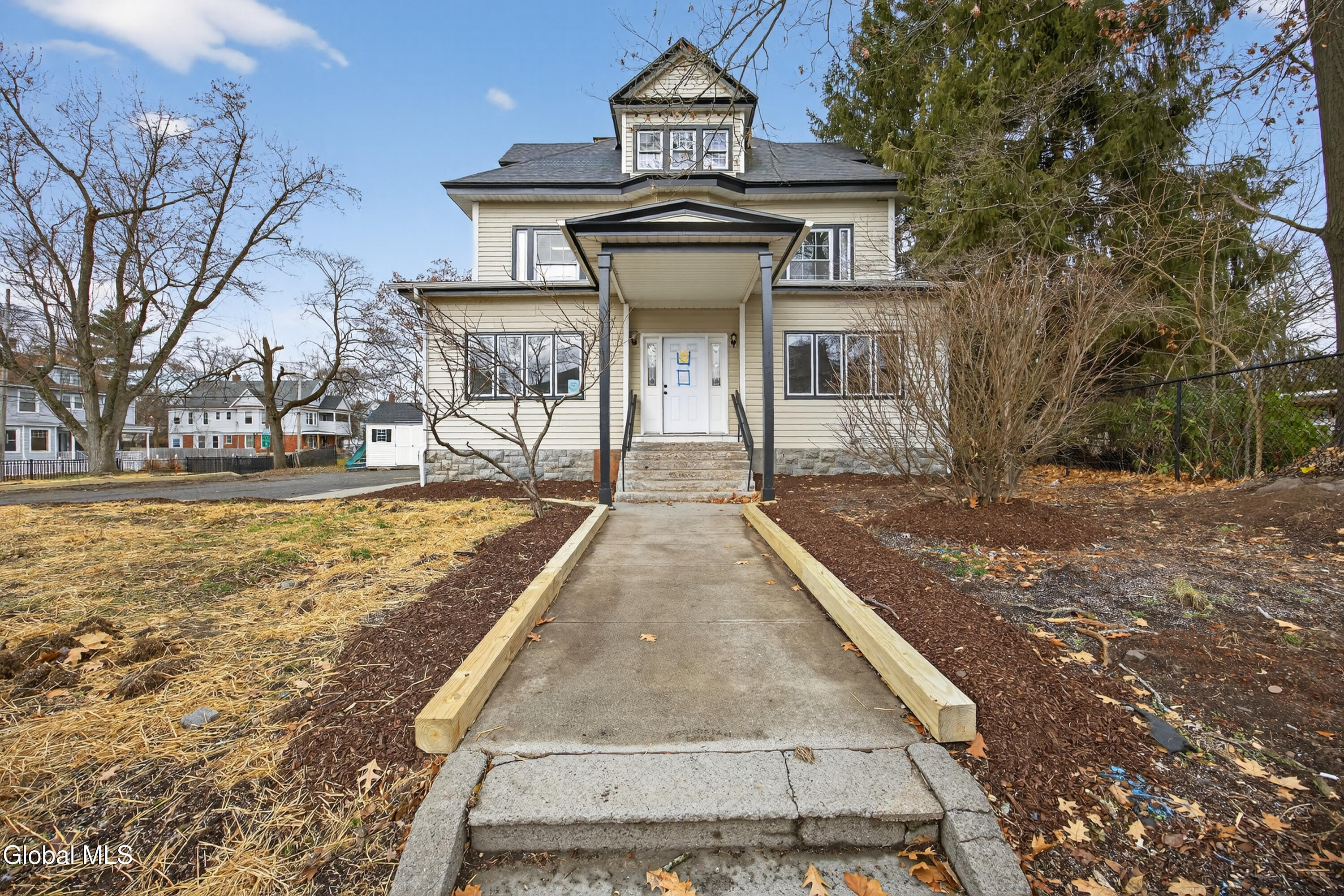 901 Bedford Road Schenectady, NY 12308 - Photo 2 of 52 Front