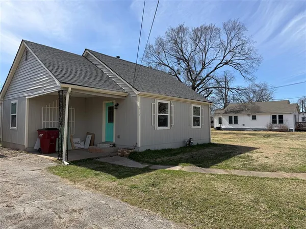 a front view of house with yard