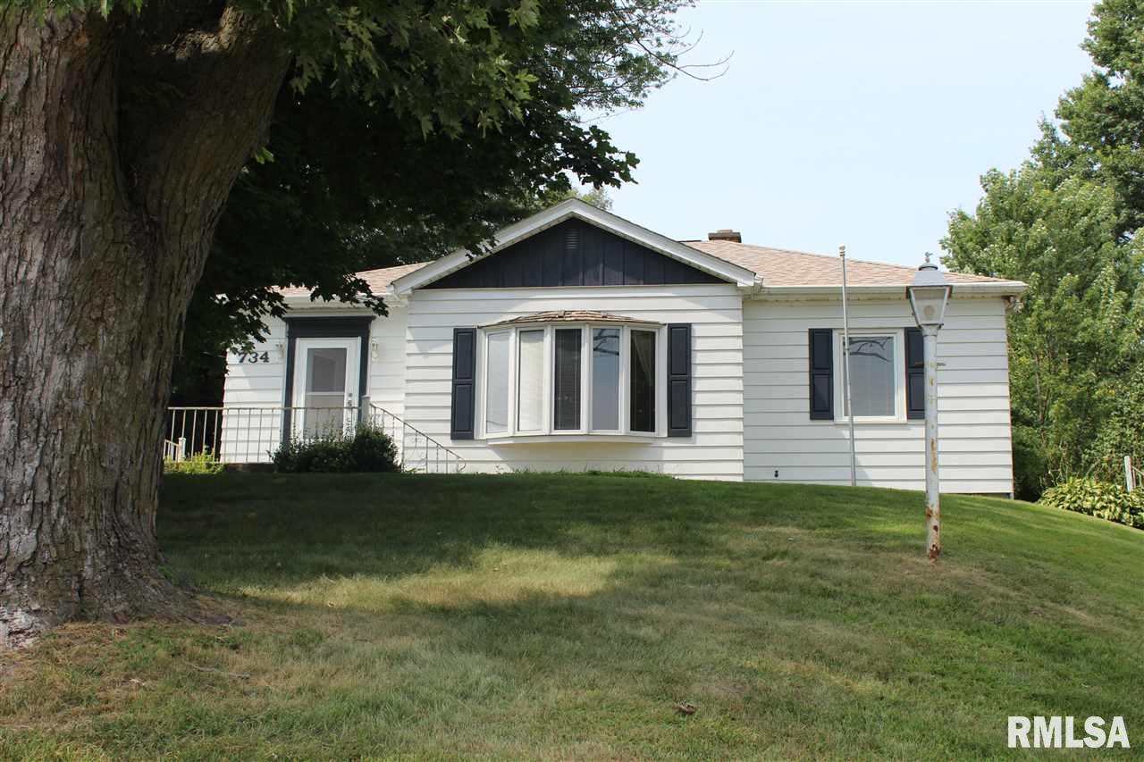 734 South Cody Road Le Claire, IA 52753 - Photo 1 of 19 Gallery Image 1