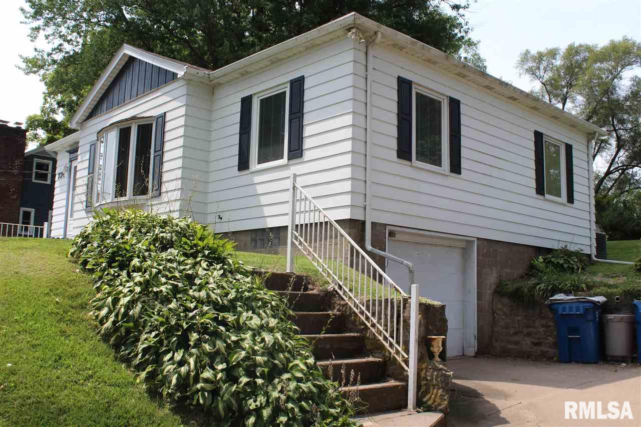 734 South Cody Road Le Claire, IA 52753 - Photo 2 of 19 Gallery Image 2