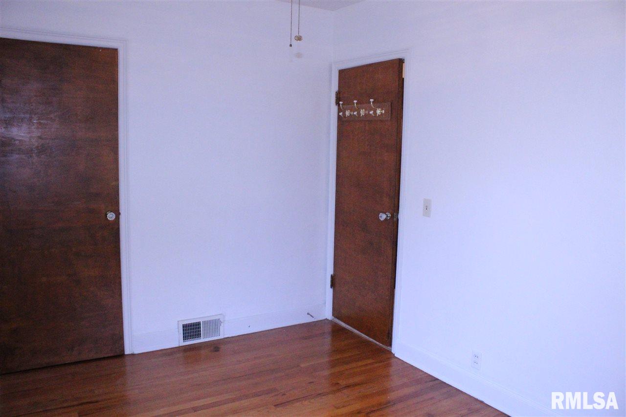 734 South Cody Road Le Claire, IA 52753 - Photo 13 of 19 Gallery Image 13