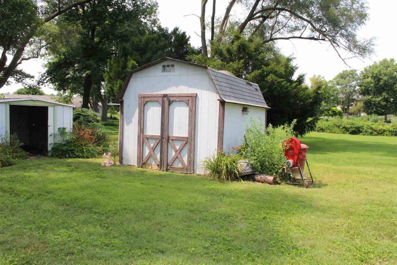 734 South Cody Road Le Claire, IA 52753 - Photo 16 of 19 Gallery Image 16