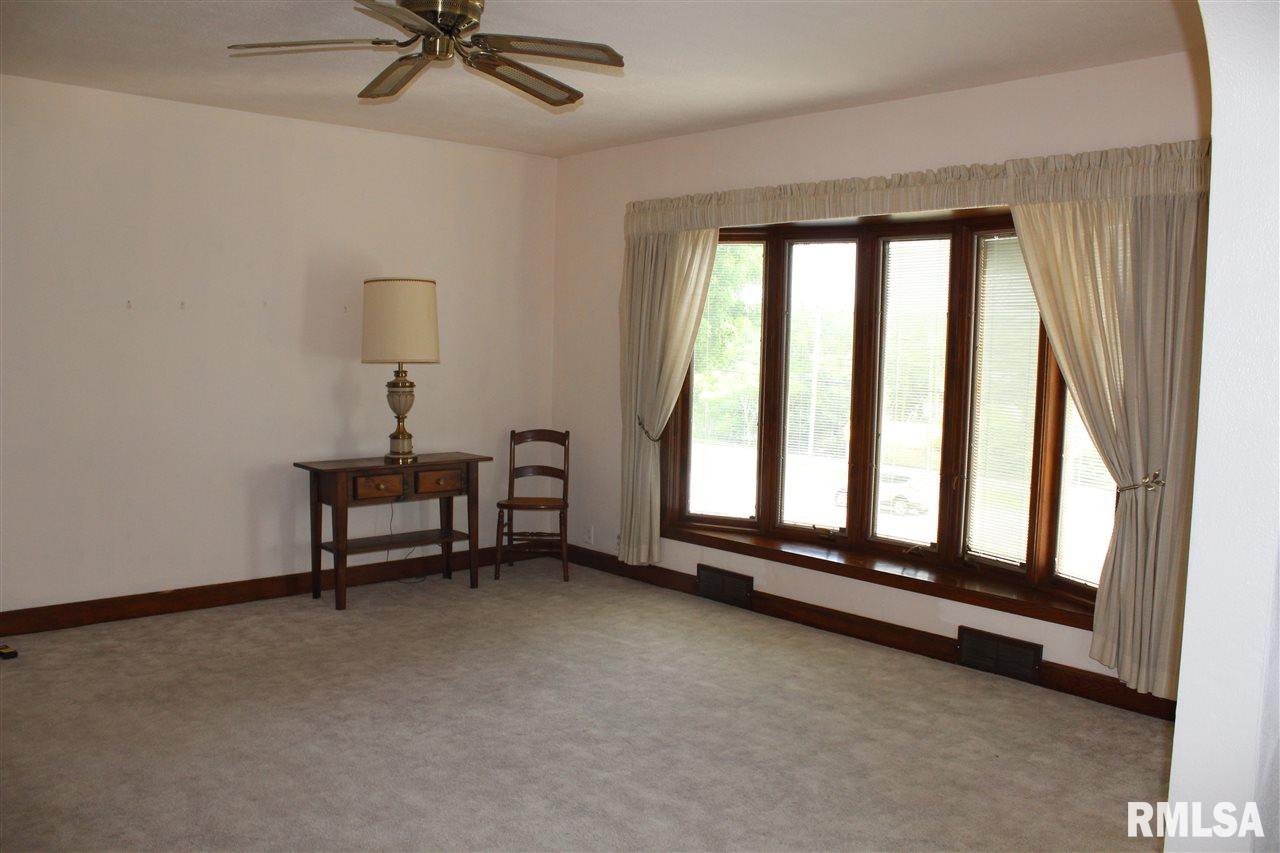 734 South Cody Road Le Claire, IA 52753 - Photo 6 of 19 Gallery Image 6
