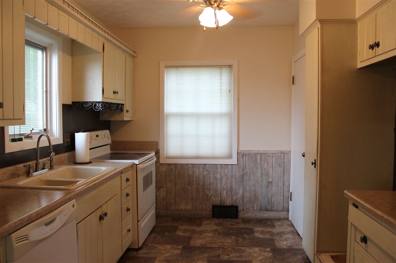 734 South Cody Road Le Claire, IA 52753 - Photo 8 of 19 Gallery Image 8