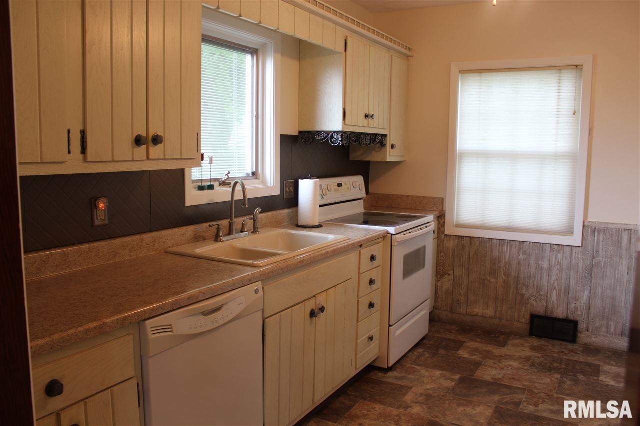 734 South Cody Road Le Claire, IA 52753 - Photo 9 of 19 Gallery Image 9