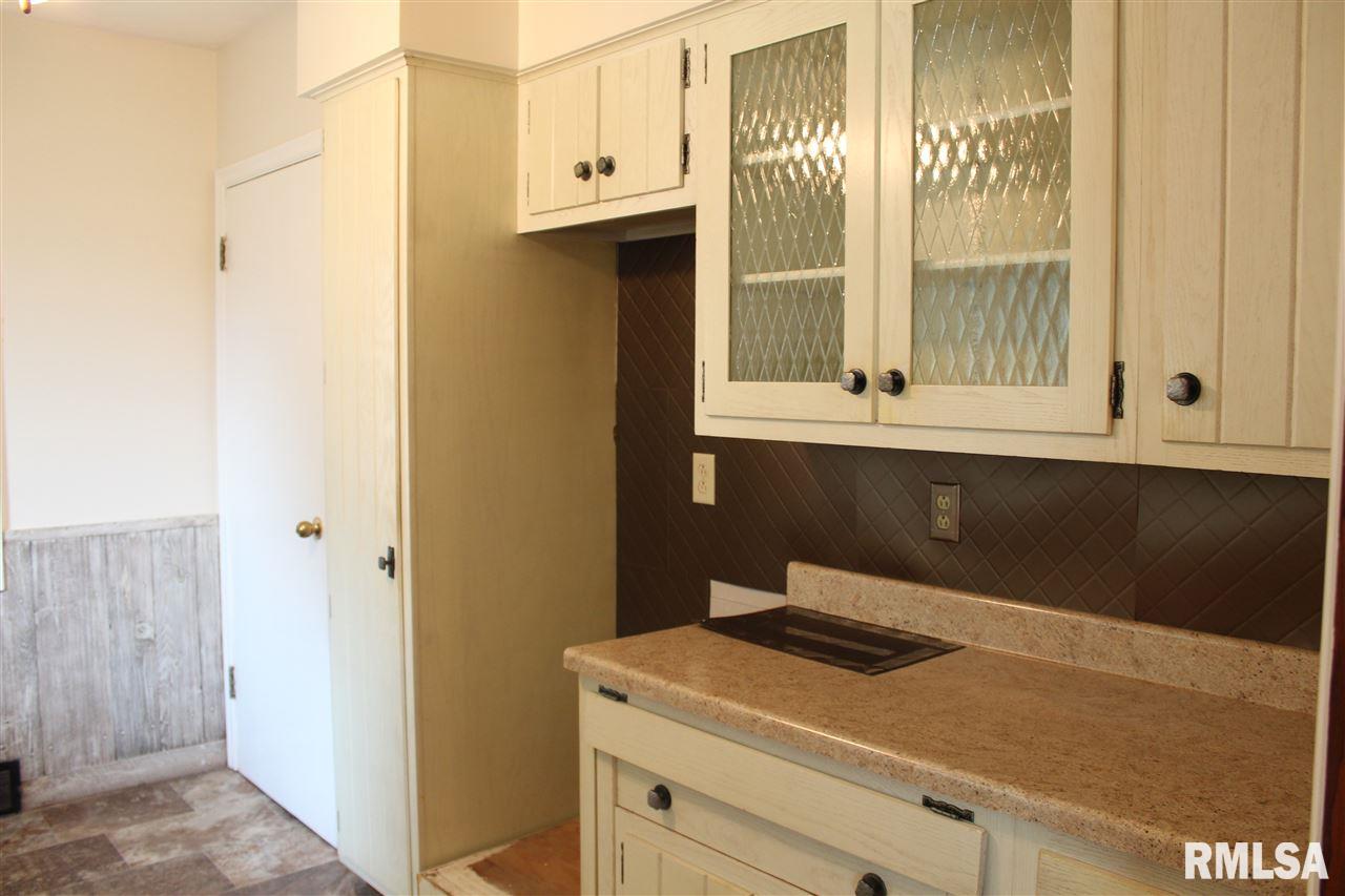 734 South Cody Road Le Claire, IA 52753 - Photo 10 of 19 Gallery Image 10