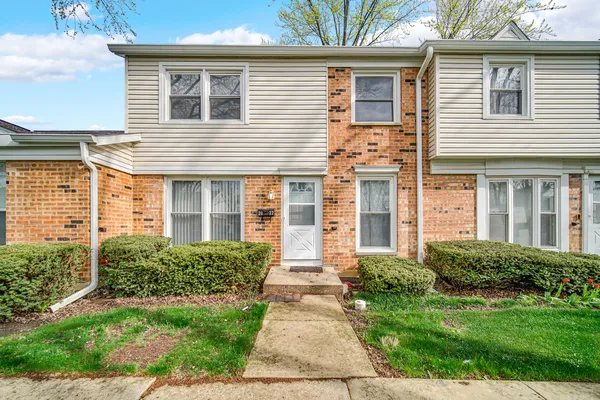 $249,000 | 2022 Duxbury Court, Unit 2022, Streamwood, IL 60107