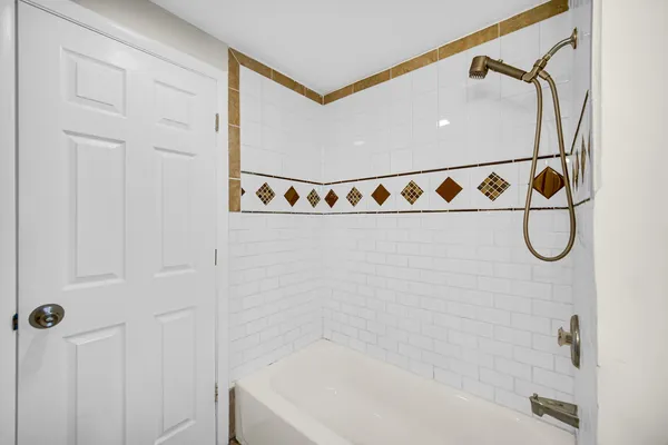 $249,000 | 2022 Duxbury Court, Unit 2022, Streamwood, IL 60107