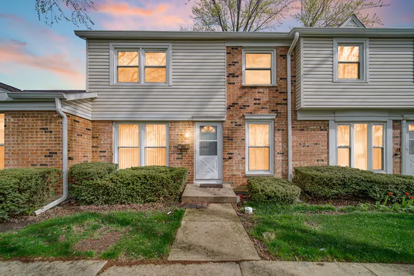 $249,000 | 2022 Duxbury Court, Unit 2022, Streamwood, IL 60107