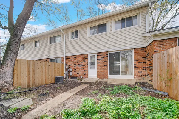 $249,000 | 2022 Duxbury Court, Unit 2022, Streamwood, IL 60107