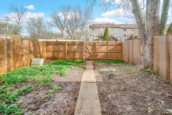 $249,000 | 2022 Duxbury Court, Unit 2022, Streamwood, IL 60107