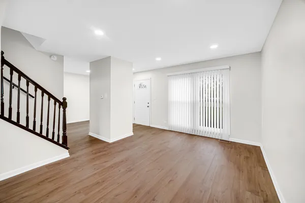 $249,000 | 2022 Duxbury Court, Unit 2022, Streamwood, IL 60107