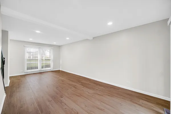 $249,000 | 2022 Duxbury Court, Unit 2022, Streamwood, IL 60107