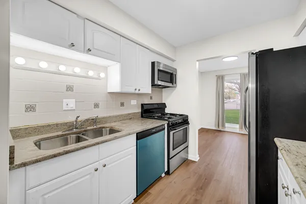$249,000 | 2022 Duxbury Court, Unit 2022, Streamwood, IL 60107