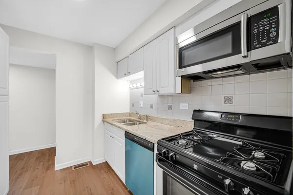 $249,000 | 2022 Duxbury Court, Unit 2022, Streamwood, IL 60107