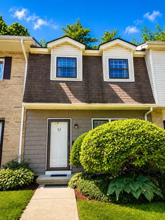 $325,000 | 94 Golfview Drive, Manchester, NH 03102