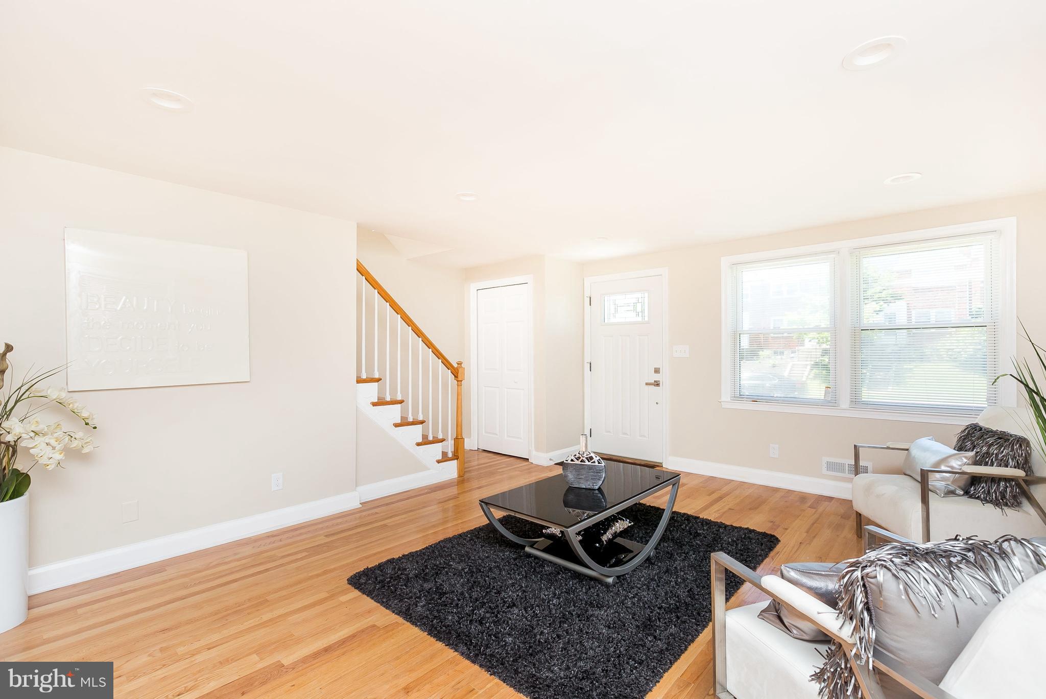 1227 Harwall Road Baltimore, MD 21207 - Photo 4 of 27 Living Room