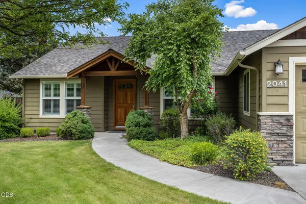 $525,000 | 2041 Southwest Obsidian Avenue, Redmond, OR 97756
