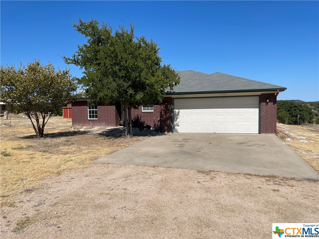 a view of back yard of the house