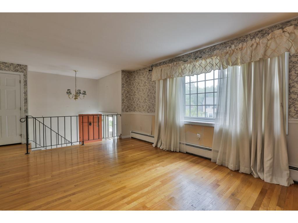7 Century Road Nashua, NH 03064 - Photo 4 of 15