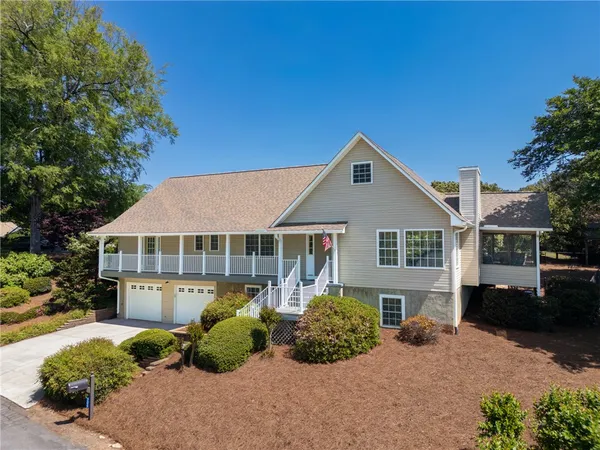 $445,000 | 305 Point Pl Drive, Westminster, SC 29693