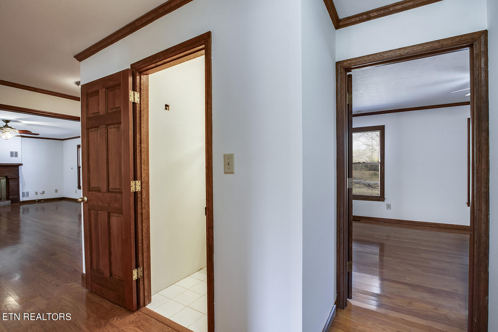 4923 Shipe Road Corryton, TN 37721 - Photo 23 of 55 15_ShipeRoad_4923_FrontHall