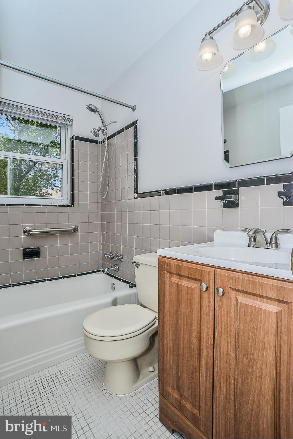 6006 Amherst Avenue Springfield, VA 22150 - Photo 17 of 30 Bath