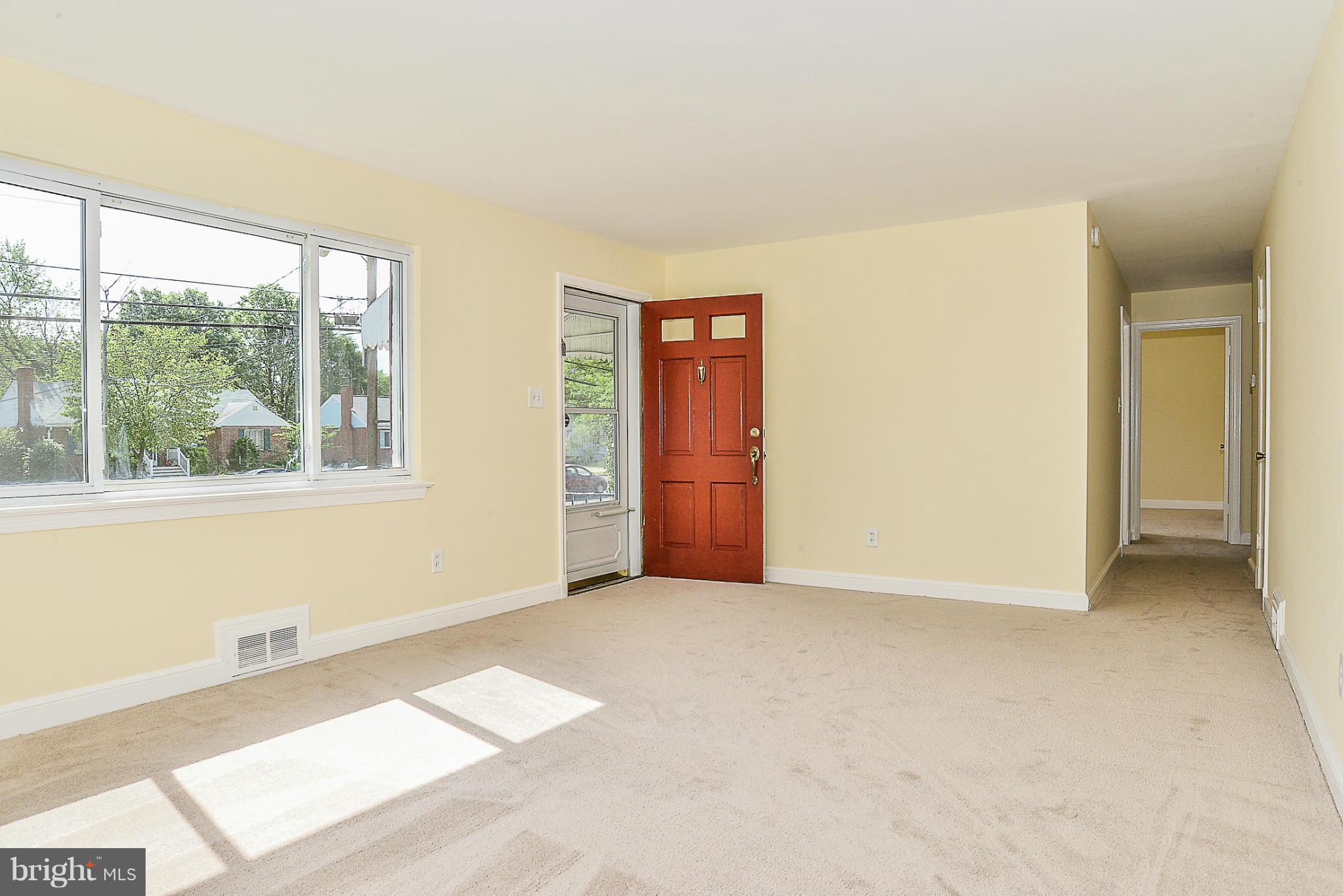 6006 Amherst Avenue Springfield, VA 22150 - Photo 4 of 30 Living Room