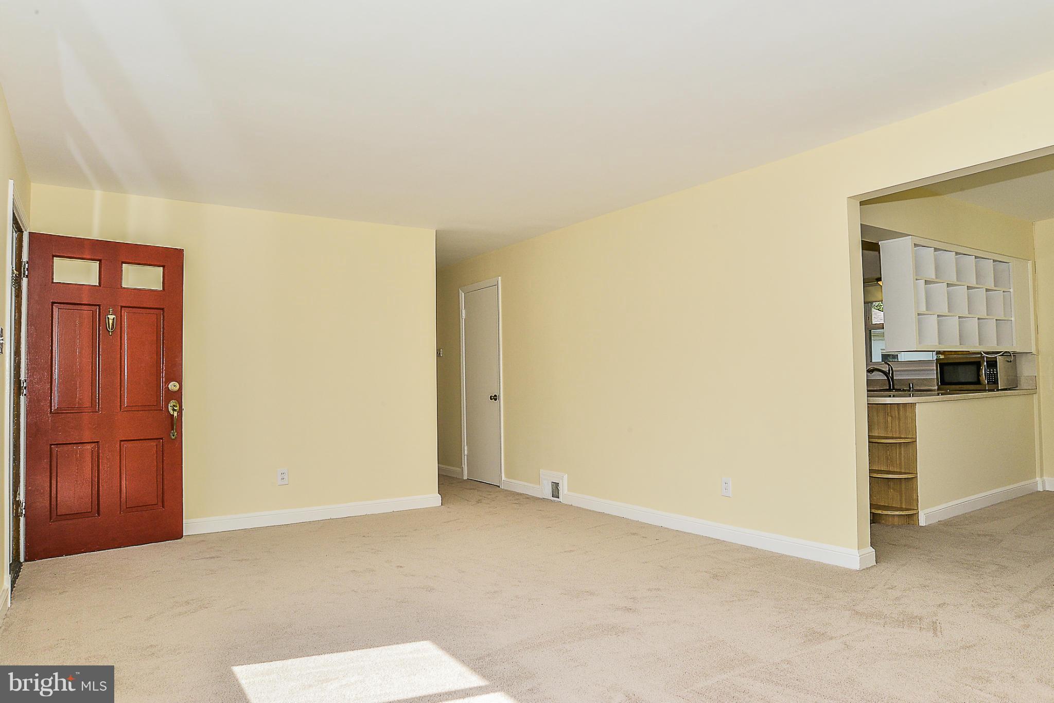 6006 Amherst Avenue Springfield, VA 22150 - Photo 5 of 30 Living Room