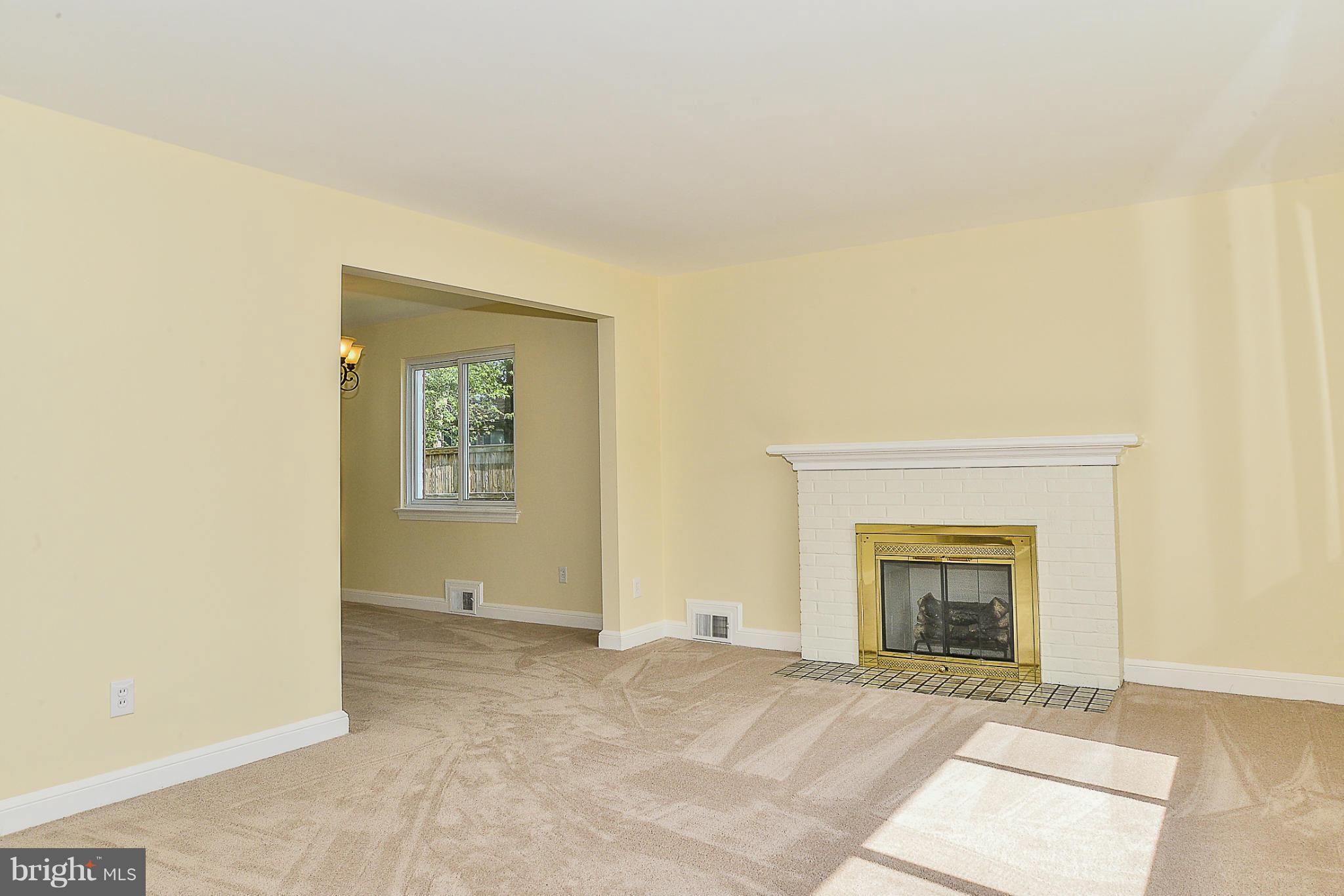 6006 Amherst Avenue Springfield, VA 22150 - Photo 6 of 30 Living Room