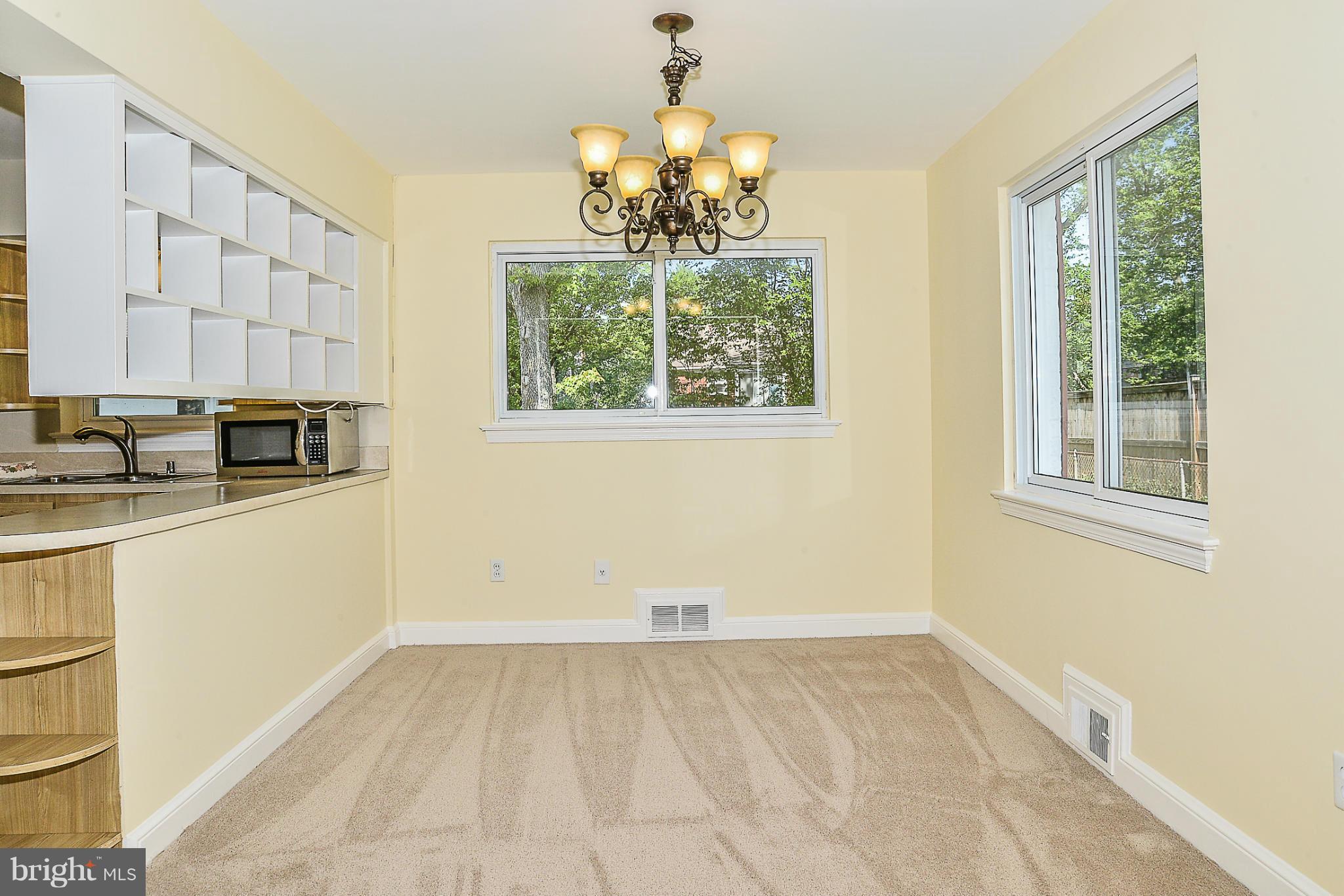 6006 Amherst Avenue Springfield, VA 22150 - Photo 8 of 30 Living Room