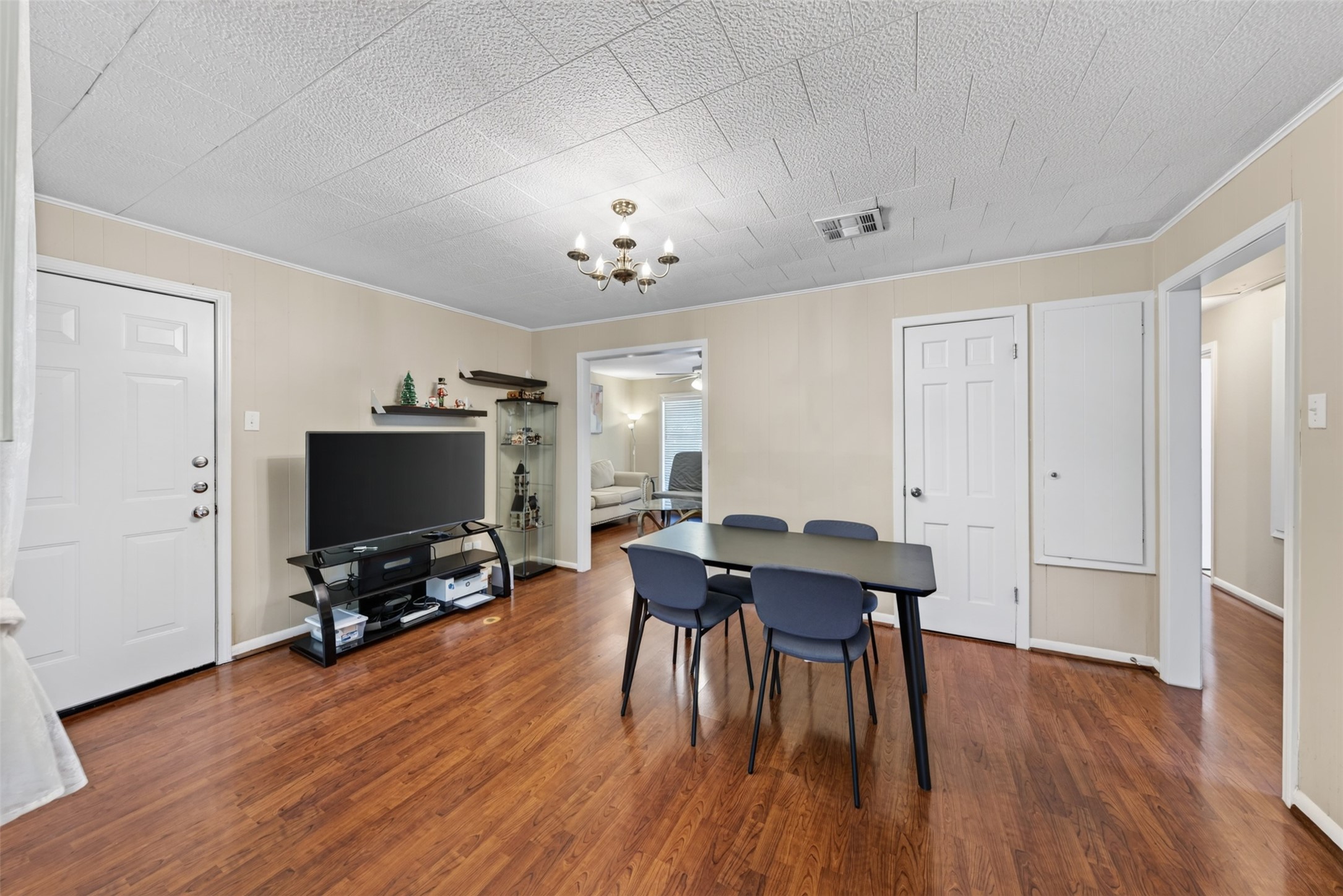 6705 Roos Road Houston, TX 77074 - Photo 11 of 36 Gallery Image 11