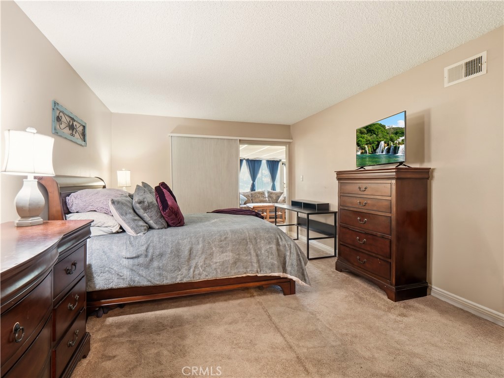 19401 Oak Crossing Road Newhall, CA 91321 - Photo 14 of 47