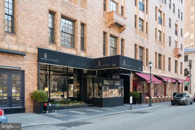 $459,000 | 219 South 18th Street, Unit 1006, Philadelphia, PA 19103