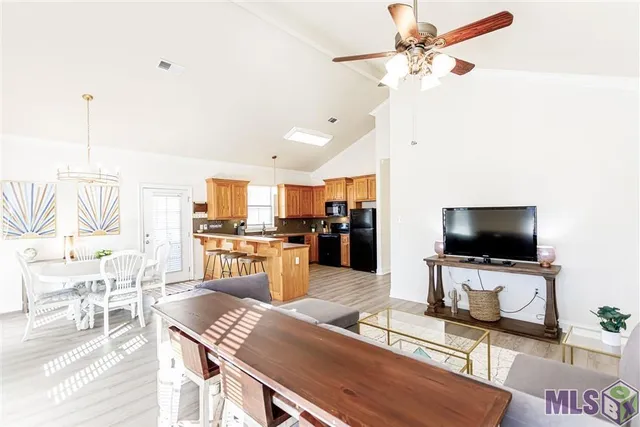 $2,000 | 38035 Post Office Road, Gonzales, LA 70737